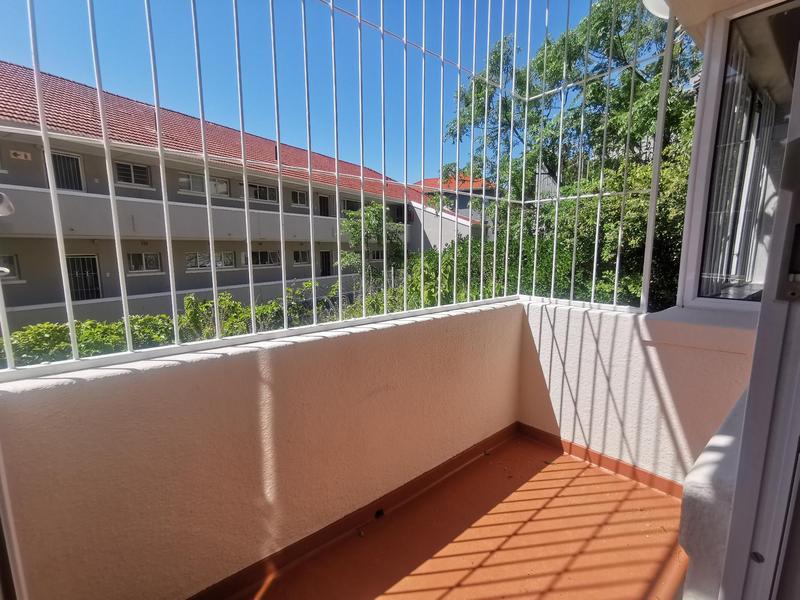 To Let 2 Bedroom Property for Rent in Vredehoek Western Cape